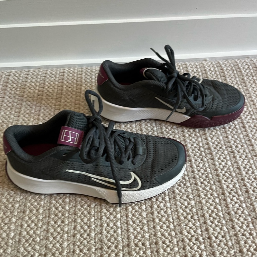 Nike Tennis Shoes